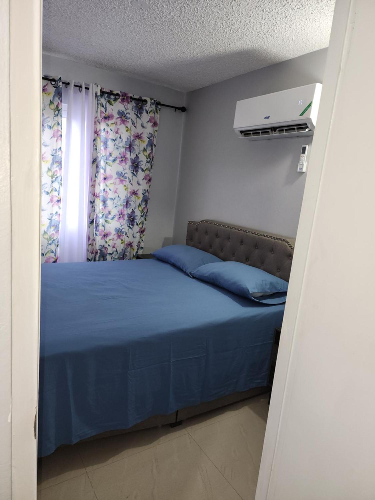 Апартаменты Comfy And Cozy Кингстон Экстерьер фото